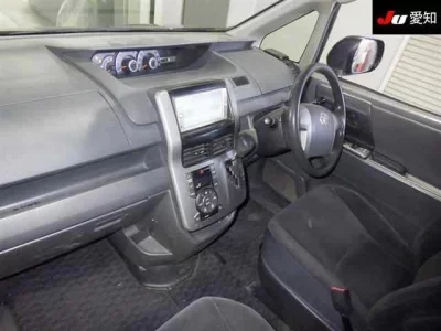 Toyota VOXY  с аукциона в Японии