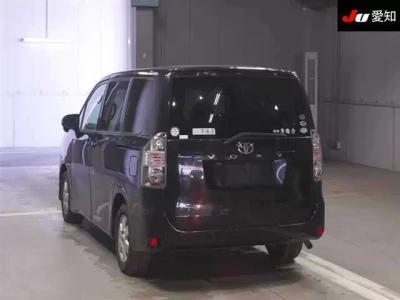 Toyota VOXY  с аукциона в Японии