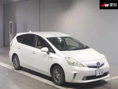Toyota PRIUS ALPHA  с аукциона в Японии