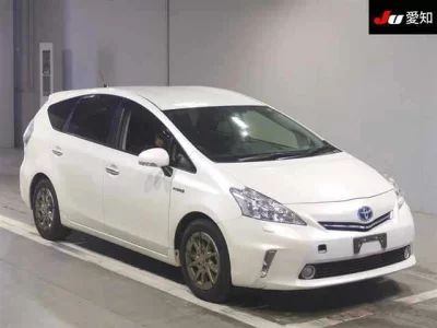 Toyota PRIUS ALPHA  с аукциона в Японии