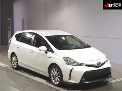 Toyota PRIUS ALPHA  с аукциона в Японии