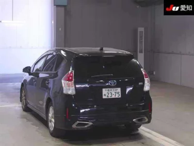Toyota PRIUS ALPHA  с аукциона в Японии