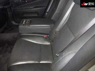 Lexus LS  с аукциона в Японии