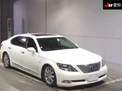 Lexus LS  с аукциона в Японии