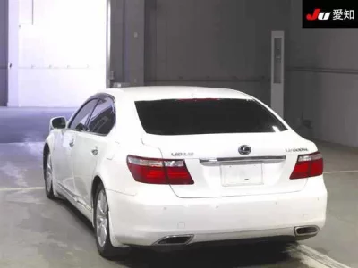 Lexus LS  с аукциона в Японии