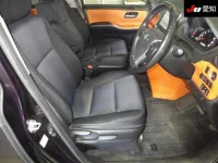 Toyota VOXY лот № 30323 оценка 4  с аукциона в Японии 5