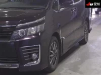 Toyota VOXY лот № 30323 оценка 4  с аукциона в Японии 6