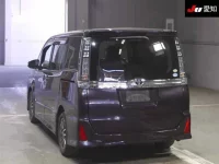 Toyota VOXY лот № 30323 оценка 4  с аукциона в Японии 1