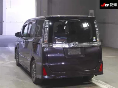 Toyota VOXY  с аукциона в Японии