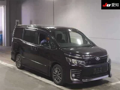 Toyota VOXY  с аукциона в Японии