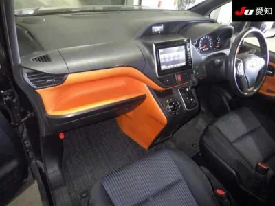 Toyota VOXY  с аукциона в Японии