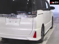 Toyota VOXY лот № 3062 оценка 4  с аукциона в Японии 7