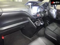 Toyota VOXY лот № 3062 оценка 4  с аукциона в Японии 2