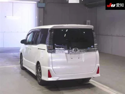 Toyota VOXY  с аукциона в Японии