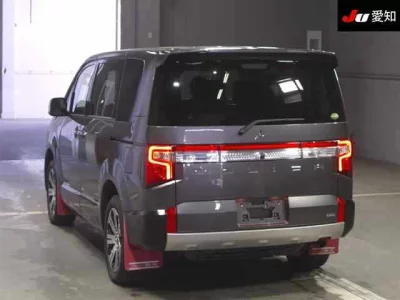 Mitsubishi DELICA D5