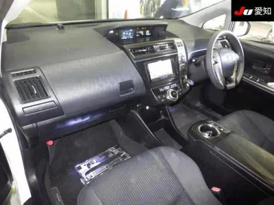 Toyota PRIUS ALPHA  с аукциона в Японии