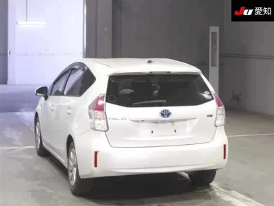 Toyota PRIUS ALPHA  с аукциона в Японии