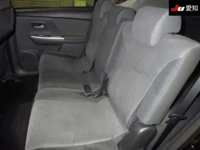 Toyota PRIUS ALPHA  с аукциона в Японии