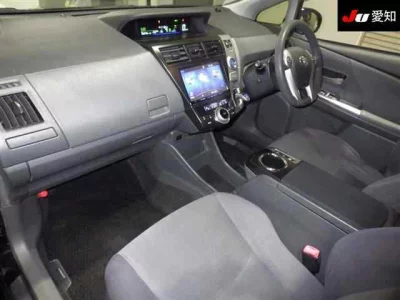 Toyota PRIUS ALPHA  с аукциона в Японии