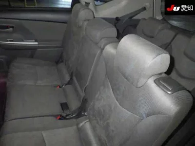 Toyota PRIUS ALPHA  с аукциона в Японии