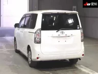 Toyota VOXY лот № 1054 оценка 3.5  с аукциона в Японии 1