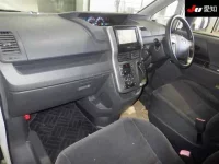 Toyota VOXY лот № 1054 оценка 3.5  с аукциона в Японии 2