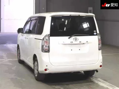 Toyota VOXY  с аукциона в Японии