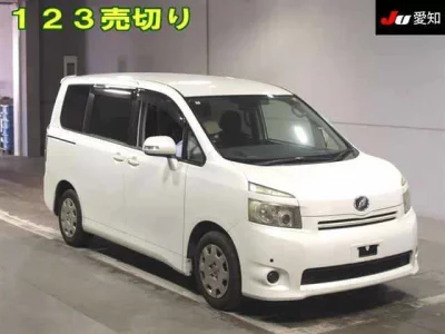 Toyota VOXY  с аукциона в Японии