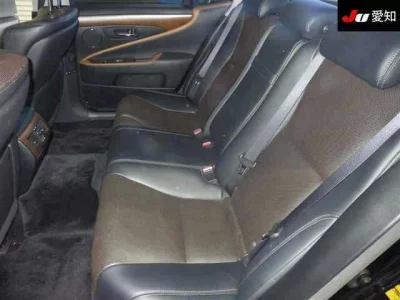 Lexus LS  с аукциона в Японии