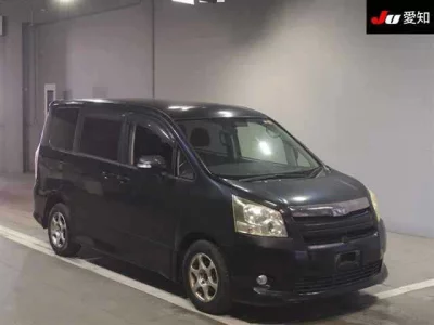 Toyota NOAH  с аукциона в Японии