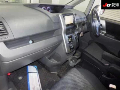 Toyota NOAH  с аукциона в Японии