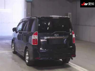 Toyota NOAH  с аукциона в Японии