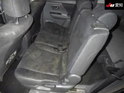 Toyota PRIUS ALPHA  с аукциона в Японии