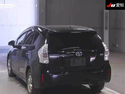 Toyota PRIUS ALPHA  с аукциона в Японии