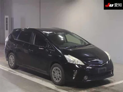 Toyota PRIUS ALPHA  с аукциона в Японии