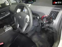 Toyota PRIUS ALPHA лот № 30398 оценка 3.5  с аукциона в Японии 4