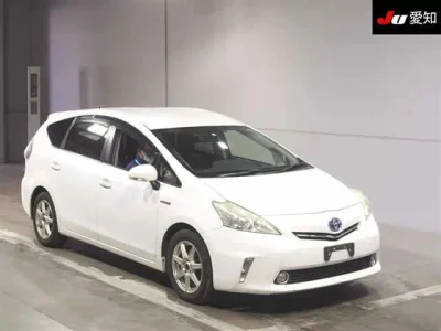 Toyota PRIUS ALPHA  с аукциона в Японии