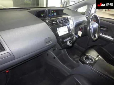 Toyota PRIUS ALPHA  с аукциона в Японии