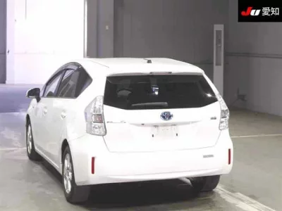 Toyota PRIUS ALPHA  с аукциона в Японии