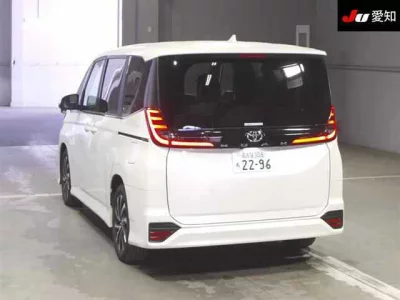 Toyota NOAH  с аукциона в Японии