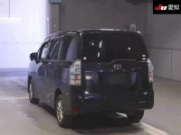 Toyota VOXY лот № 30401 оценка 3.5  с аукциона в Японии 1