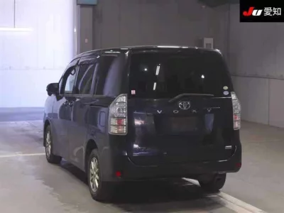 Toyota VOXY  с аукциона в Японии