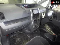 Toyota NOAH лот № 30377 оценка 3.5  с аукциона в Японии 2