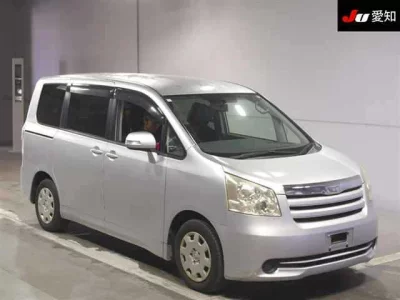 Toyota NOAH  с аукциона в Японии