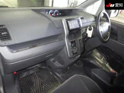 Toyota NOAH  с аукциона в Японии