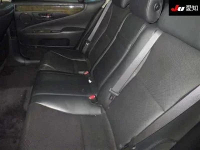 Lexus LS  с аукциона в Японии