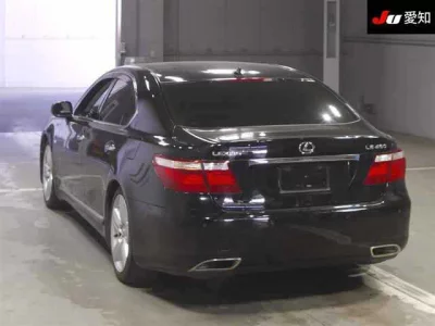 Lexus LS  с аукциона в Японии