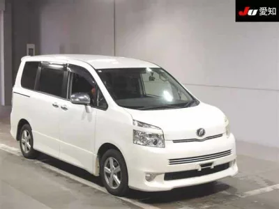 Toyota VOXY  с аукциона в Японии