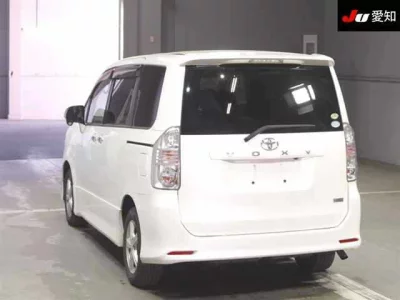 Toyota VOXY  с аукциона в Японии