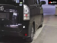 Toyota VOXY лот № 30595 оценка 3.5  с аукциона в Японии 7